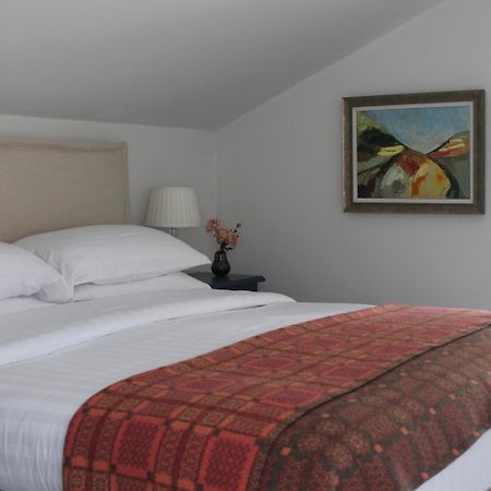 Hen Ffermdy Bed & Breakfast Jordanston Exterior photo