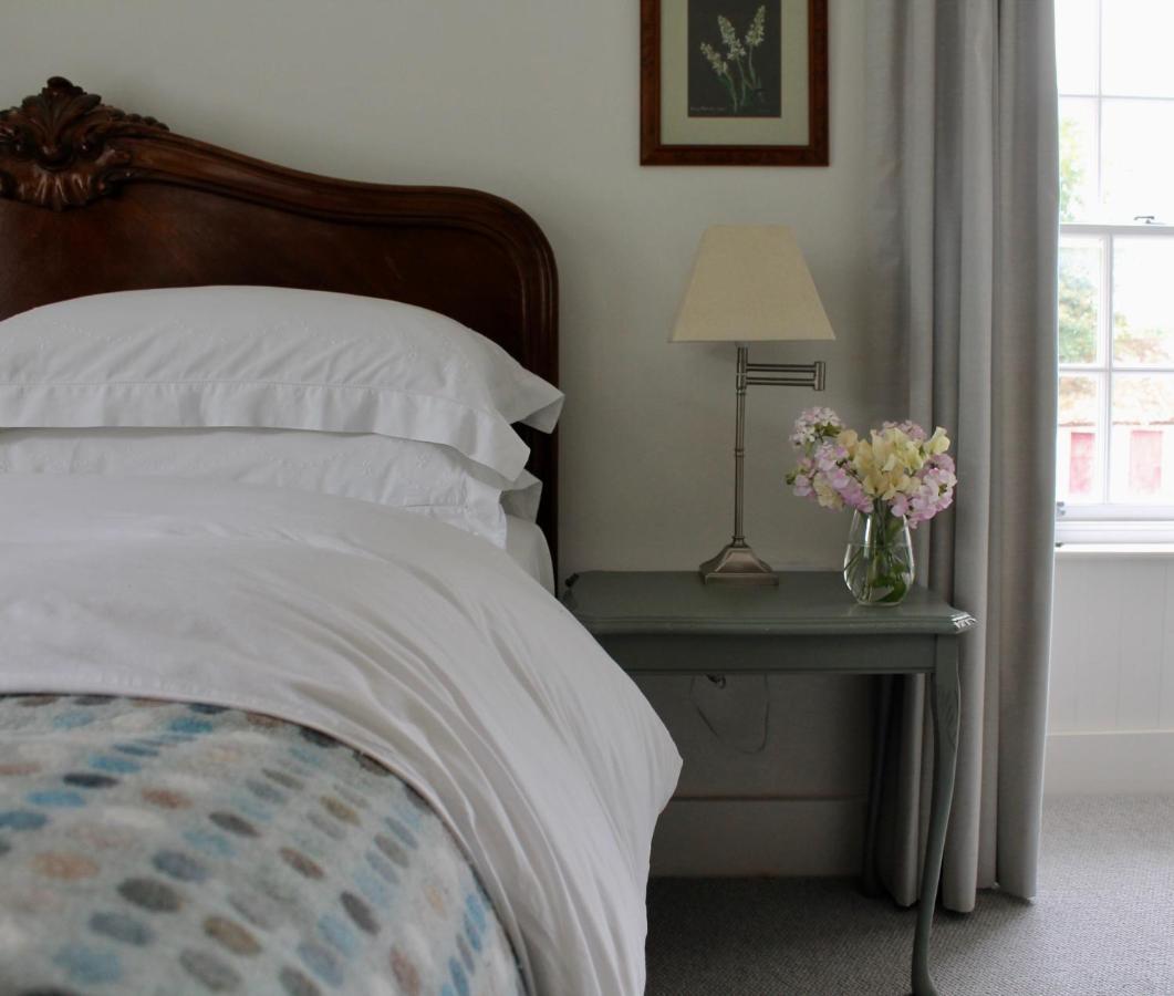 Hen Ffermdy Bed & Breakfast Jordanston Exterior photo