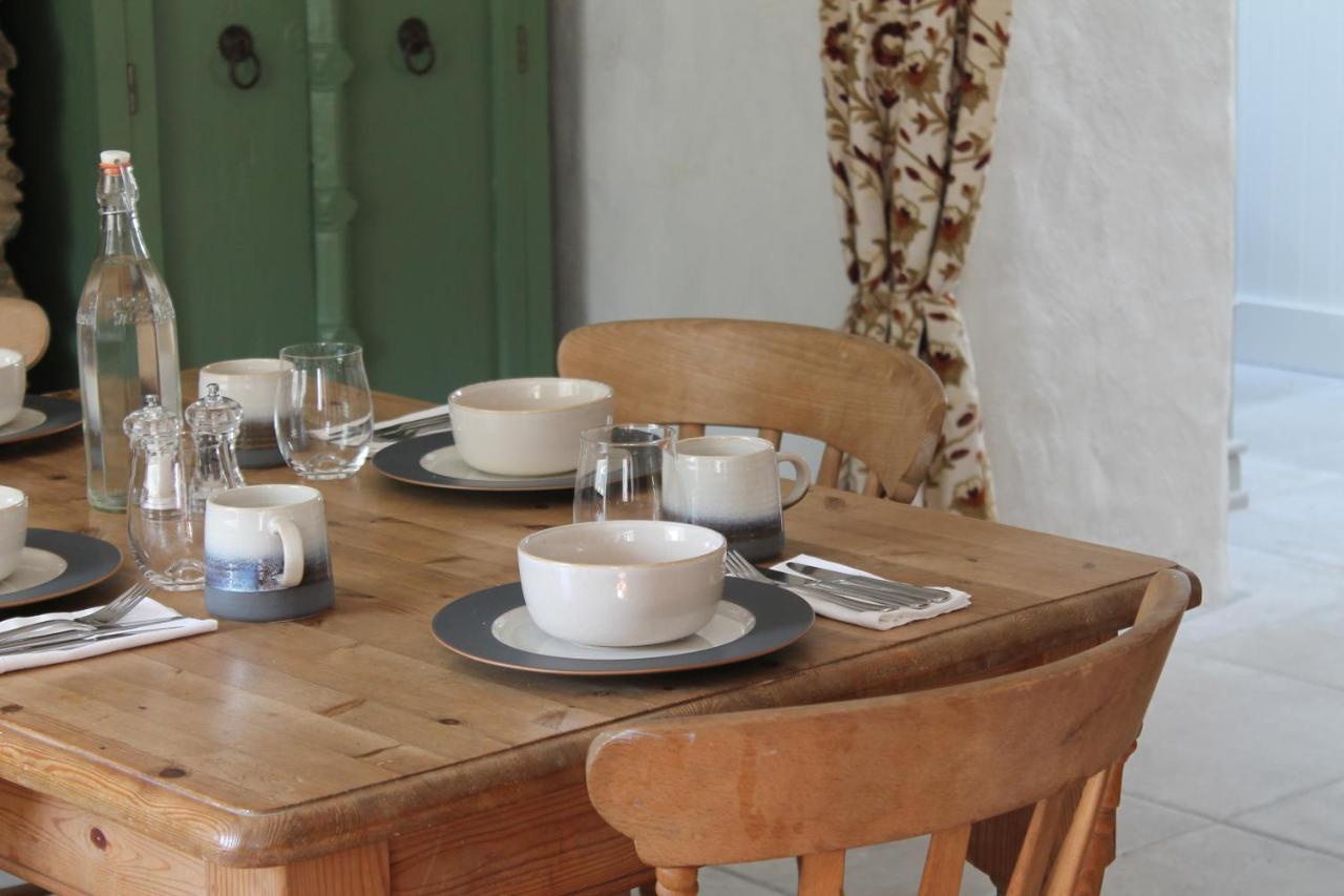 Hen Ffermdy Bed & Breakfast Jordanston Exterior photo