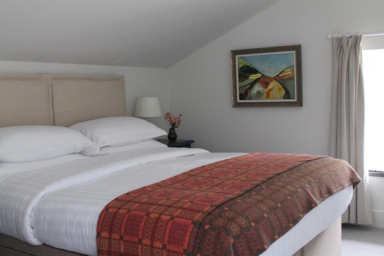 Hen Ffermdy Bed & Breakfast Jordanston Exterior photo